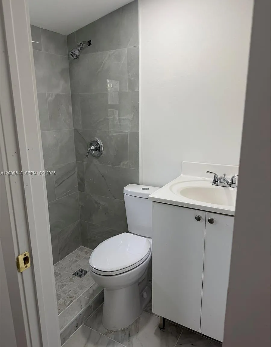 1 bed, 1.0 bath, $1,200 — Photo 2