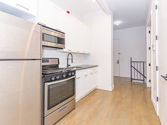 2nd image of 1582 Prospect Pl #1R