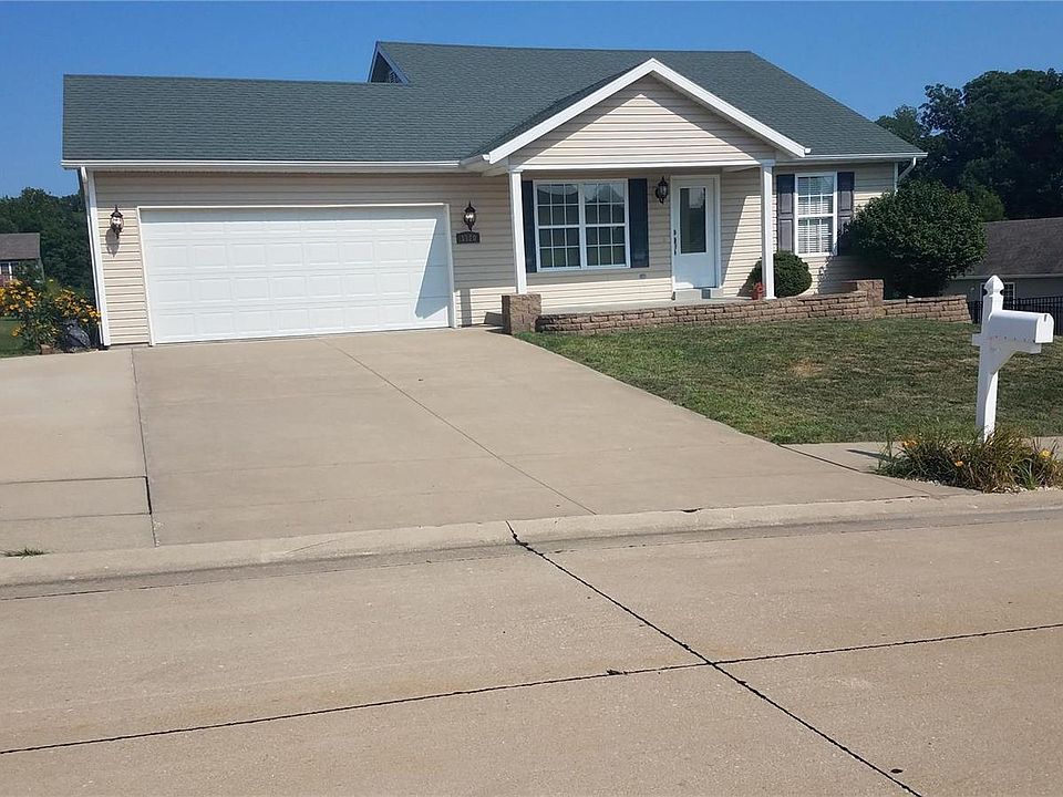 2nd image of 1120 Oakwood Ln
