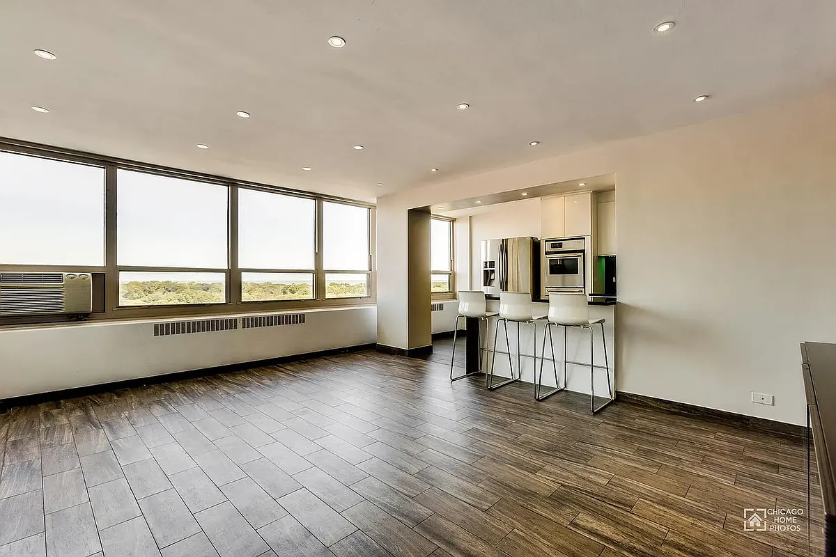 Building Photo - 3950 N Lake Shore Dr #1002