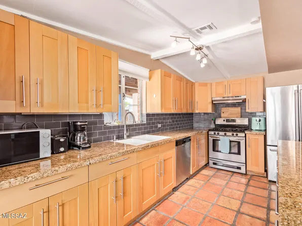 1211 N Forgeus Ave, Tucson, AZ 85716