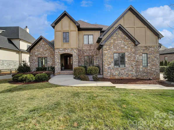 8000 Skye Lochs Dr, Waxhaw, NC 28173