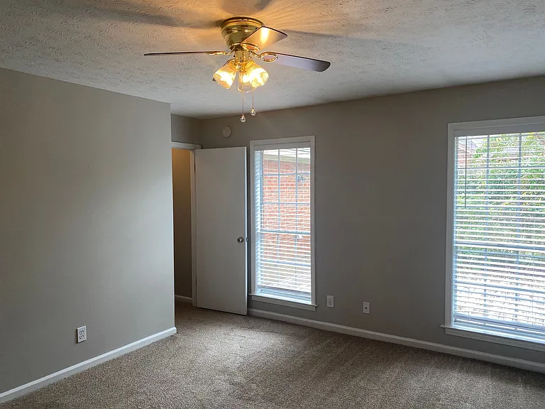 7301 Brampton Ln — Photo 28