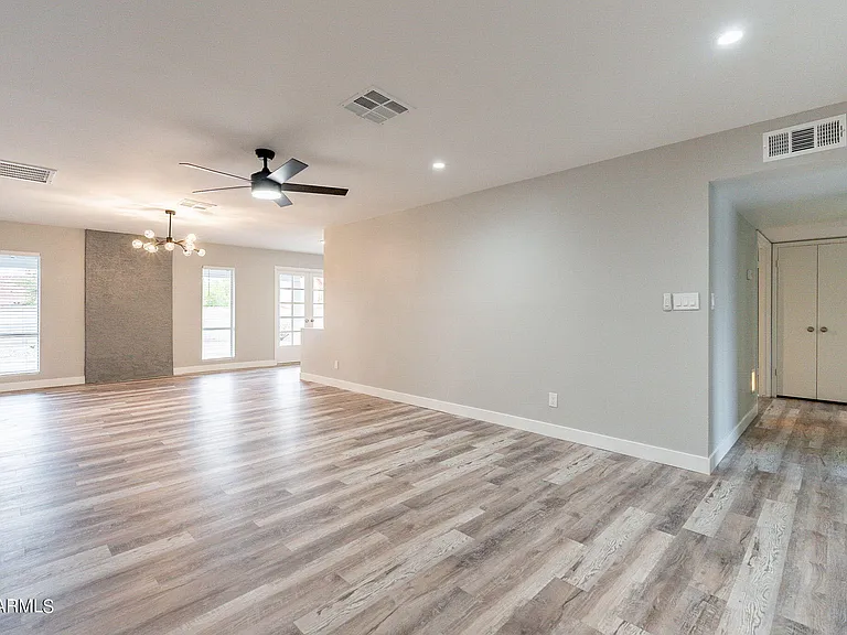 2318 E Lupine Ave — Photo 26