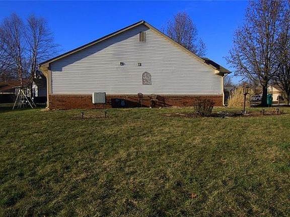 4th image of 8901 Sunningdale Blvd