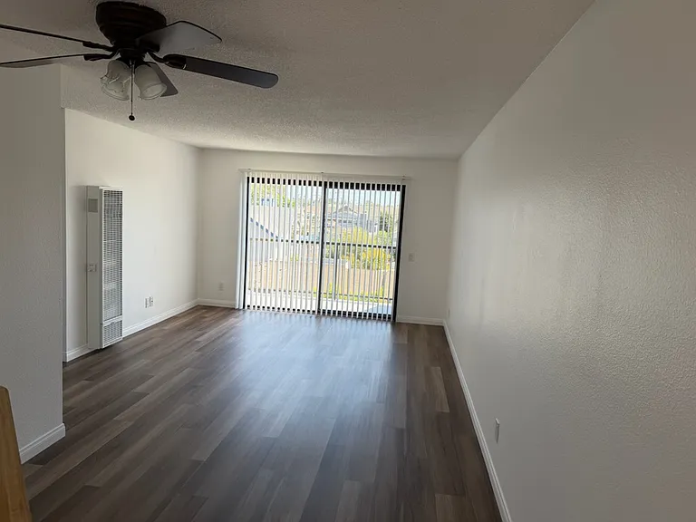 1045 Grand Ave #6 — Photo 2