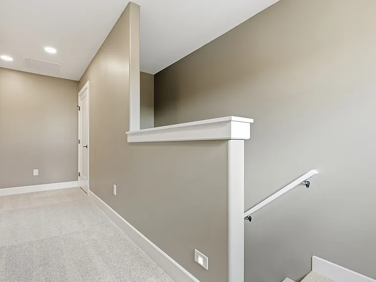 2138 E Beaumont St — Photo 25