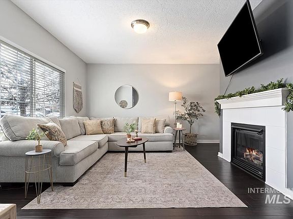 4th image of 2205 S Leadville Ave