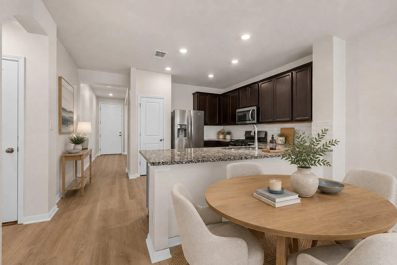 6 bed, 3.5 bath, 2866 sqft, $2,975 — Photo 3