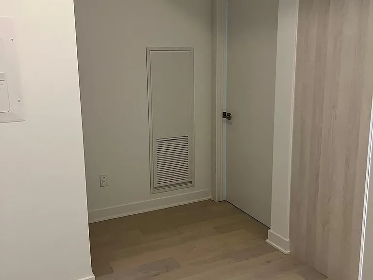 11 Yorkville Ave #2607 — Photo 4