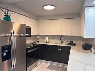 2301 Collins Ave #1026 — Photo 7