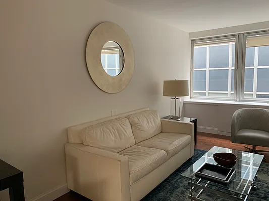 Rented by Global Realty Opportunities | media 19