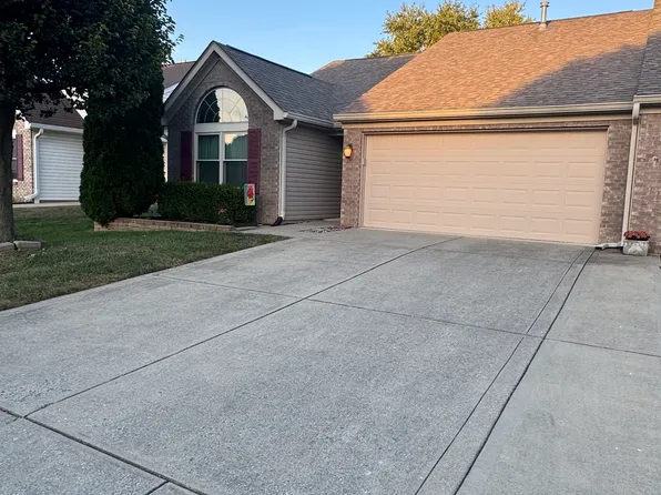 2839 Cadogan Dr, Greenwood, IN 46143