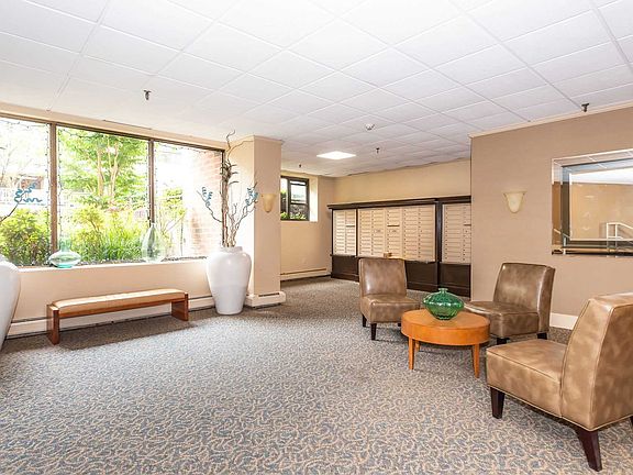 5th image of 100 Clinton Ave APT 4U