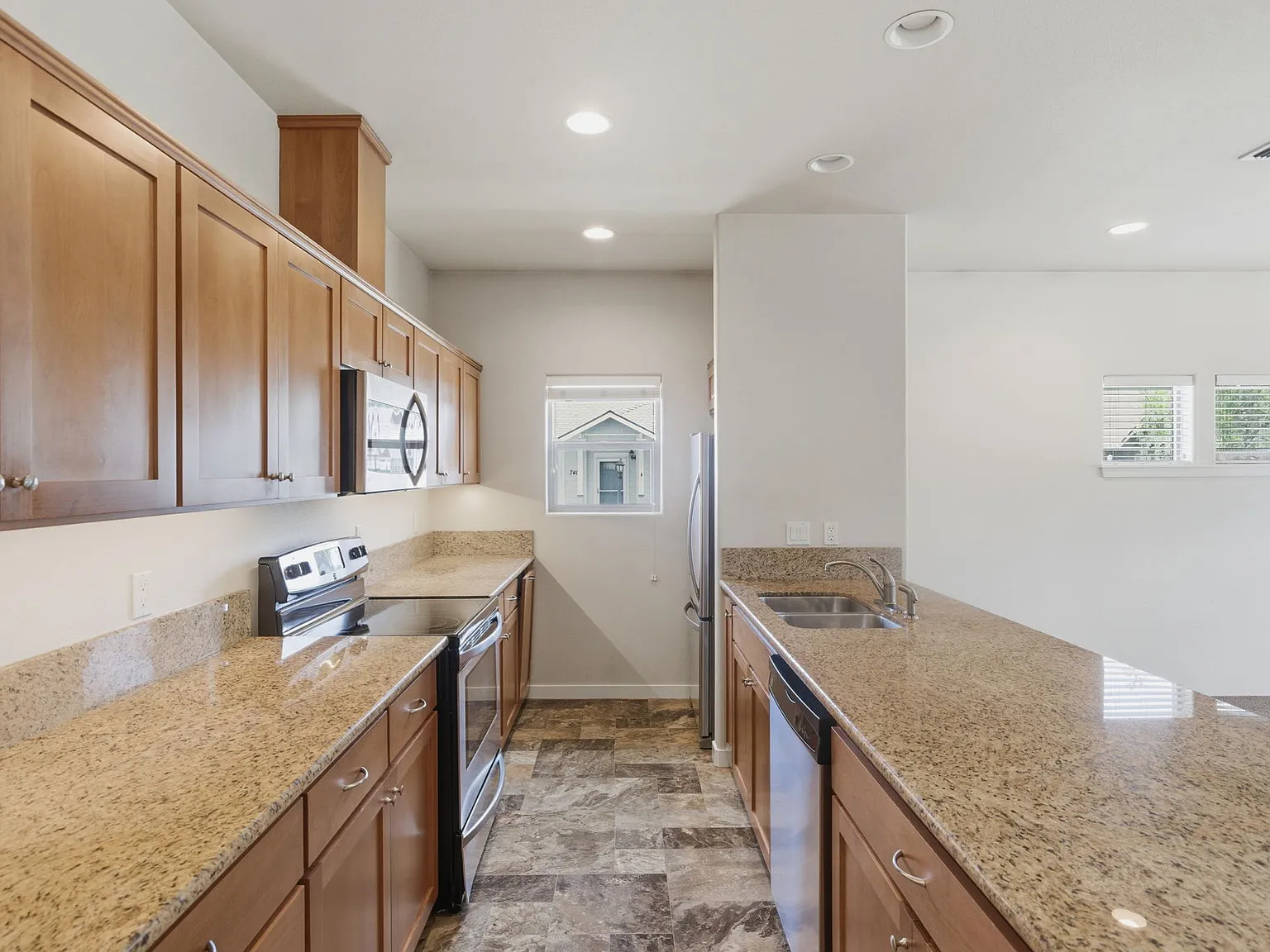 2 bed, 1021 sqft, $1,625 — Photo 4