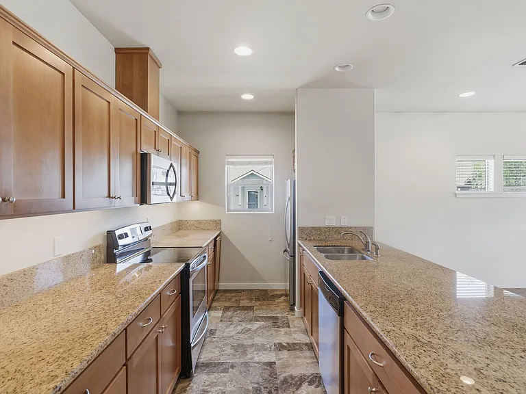 741 SW Kinsington Ct — Photo 4