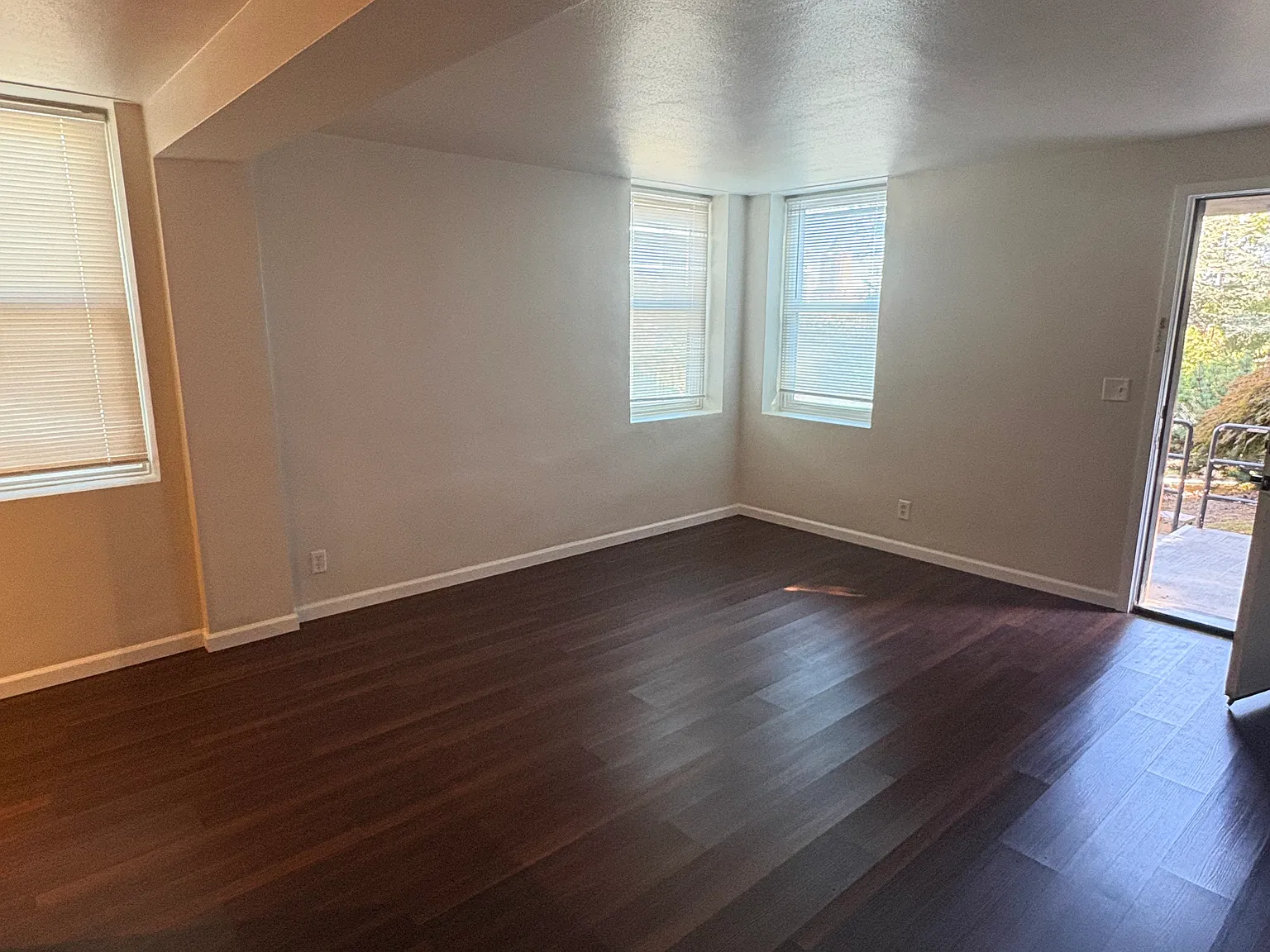 1205 SW Cardinell Dr — Photo 2