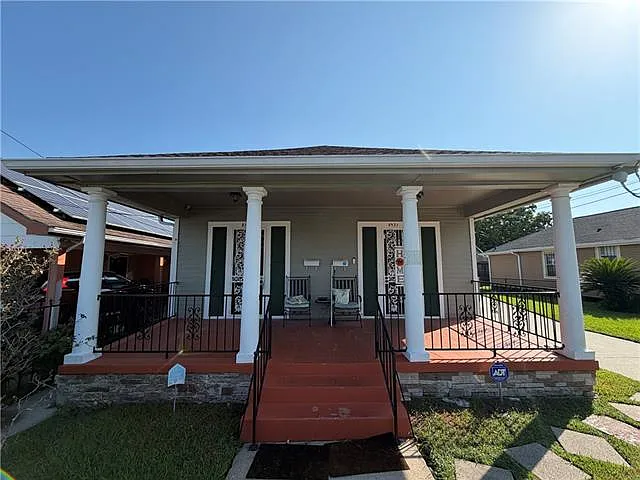 2 bed, 1.0 bath, 1169 sqft, $1,495 — Photo 2