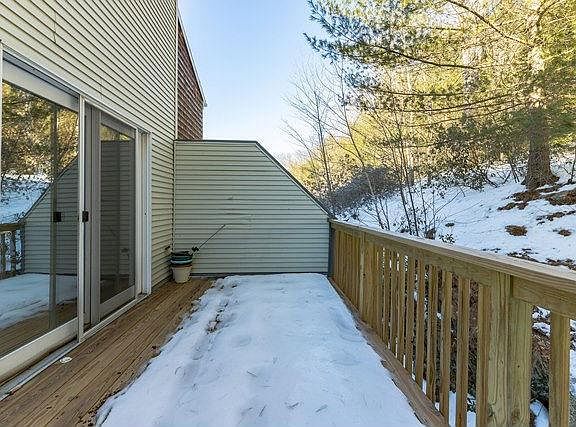 5th image of 605 Essex Ct