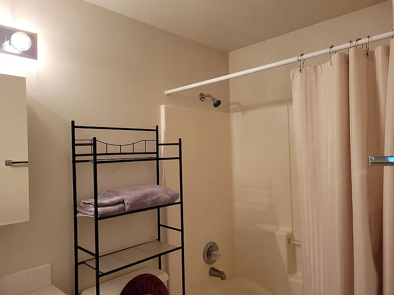 326 NE Kingwood Pl — Photo 6