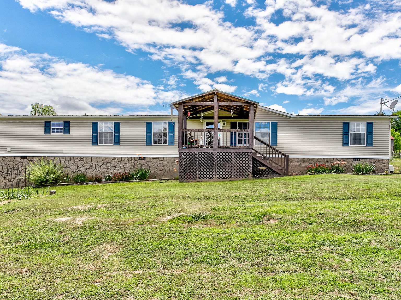 236 Hunters Branch Ln, La Follette, TN 37766 | Zillow