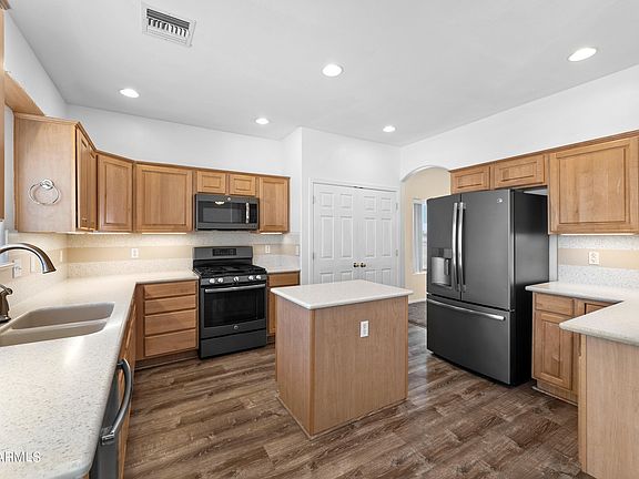 3rd image of 10539 W TAMARA Drive