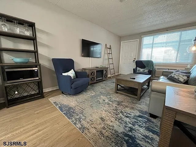 1 bed, 1.0 bath, $5,500 — Photo 3