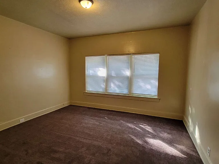 722 Lincoln St — Photo 3