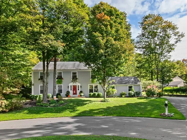 121 Woodberry Ln, Fayetteville, NY 13066