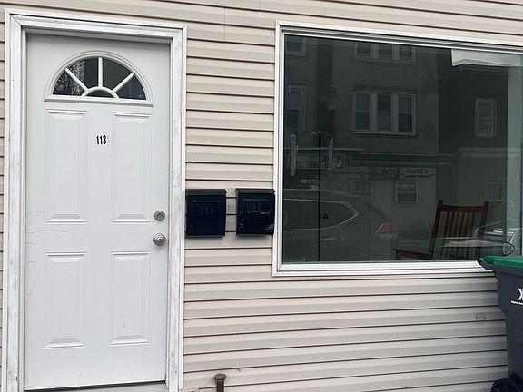 2nd image of 113A W Blaine St #1