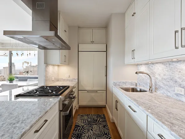 200 East 69th Street 28B image 3 of 10
