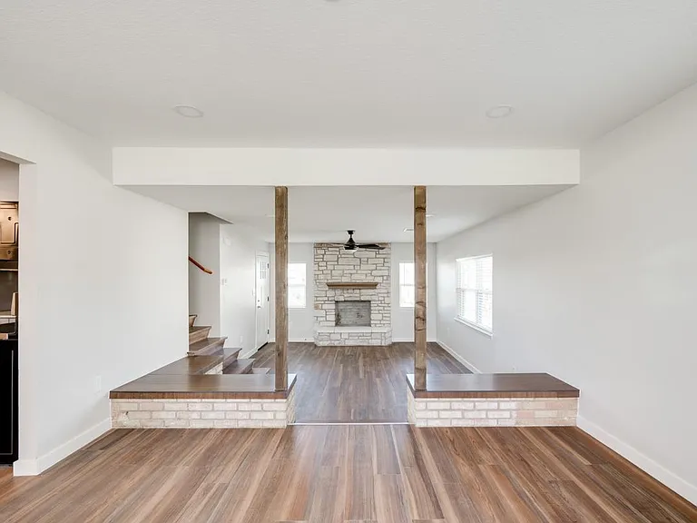 809 N West St — Photo 7