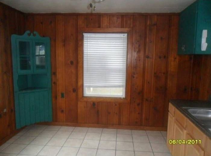 2nd image of 513 Harold St