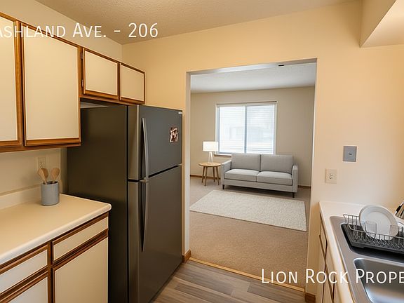 5th image of 744 Ashland Ave #206