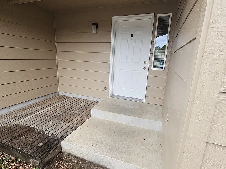 4150 Henry Ct #B — Photo 2