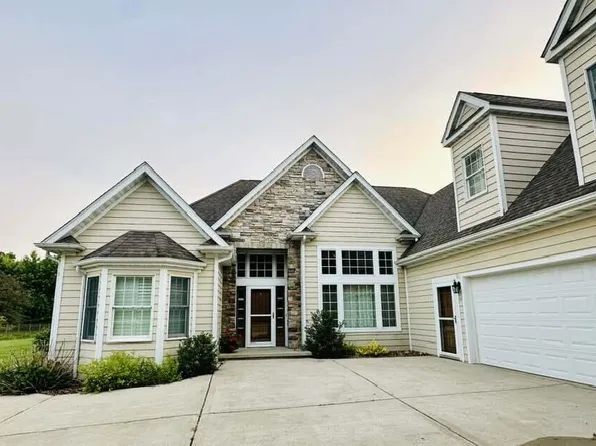 8921 N Lilac St, Demotte, IN 46310