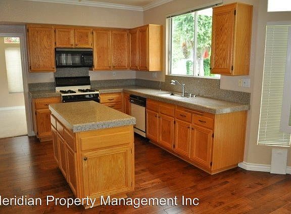 3rd image of 973 Hawthorne Ct