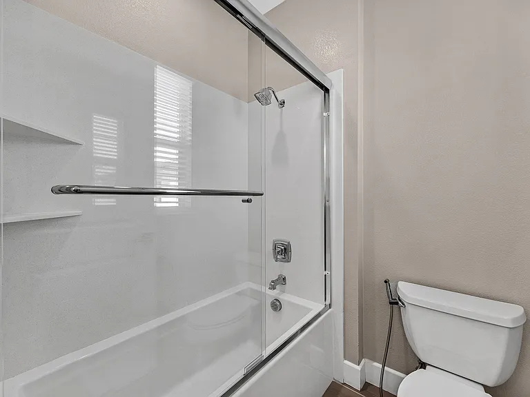 464 E Yarrow Pl — Photo 20