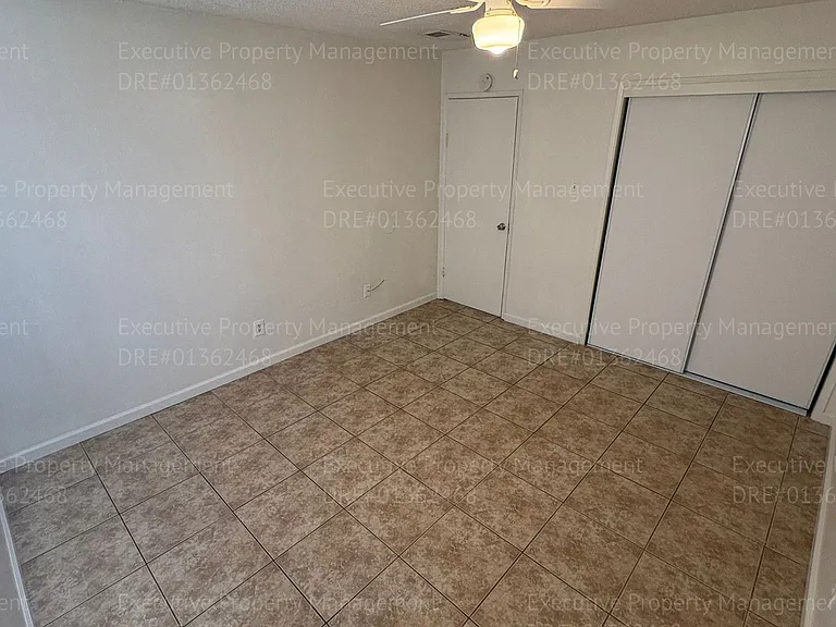 1921 Baker St — Photo 22