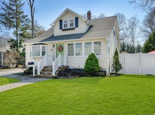 72 Fischer Ave, Islip Terrace, NY 11752