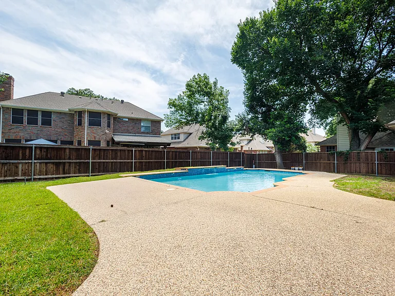 2816 Lakehollow Ln — Photo 2