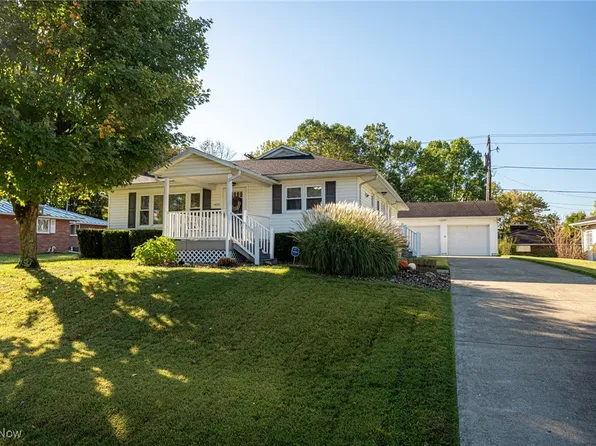 1425 Sleepy Hollow Dr, Coshocton, OH 43812