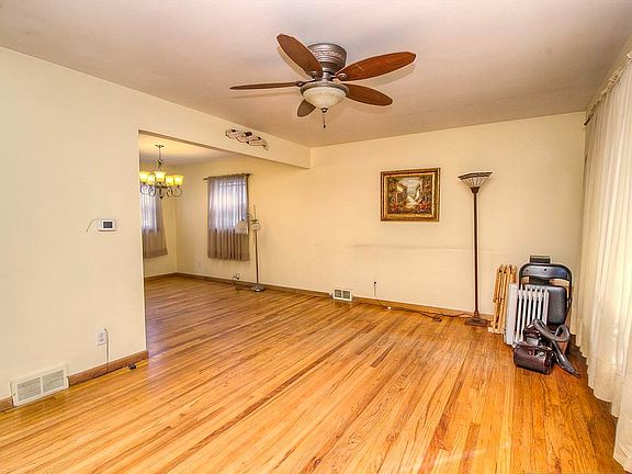 5th image of 245 Dubois Ave