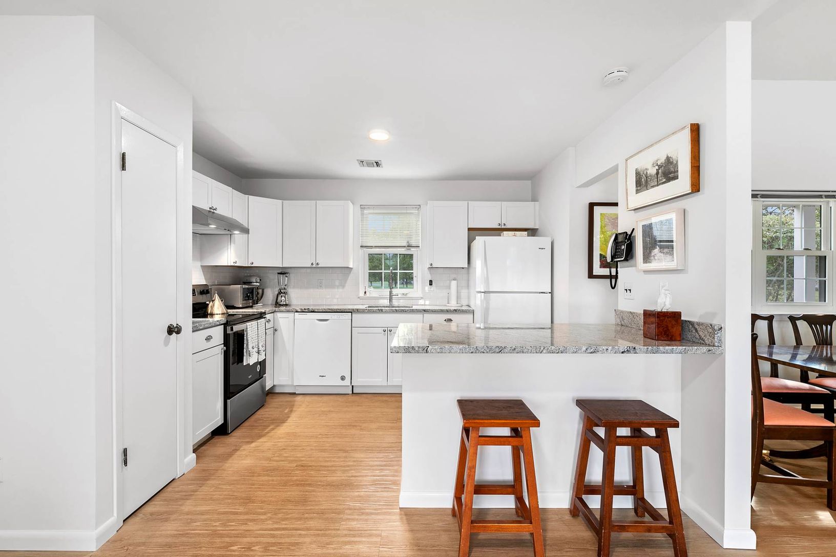  Eat in kitchen

