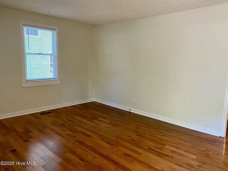 513 W Chapin Rd — Photo 5