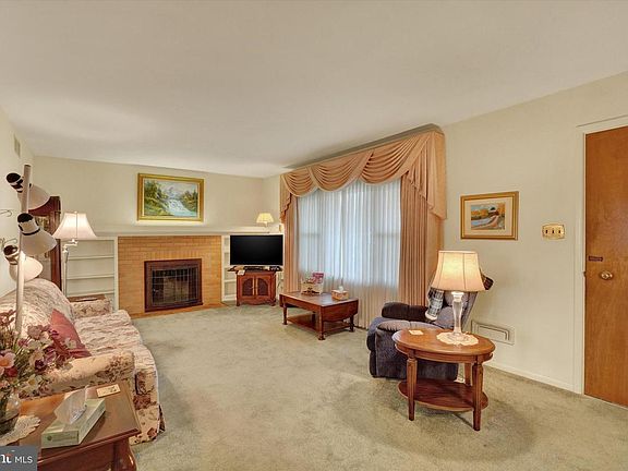 4th image of 454 Highland Rd