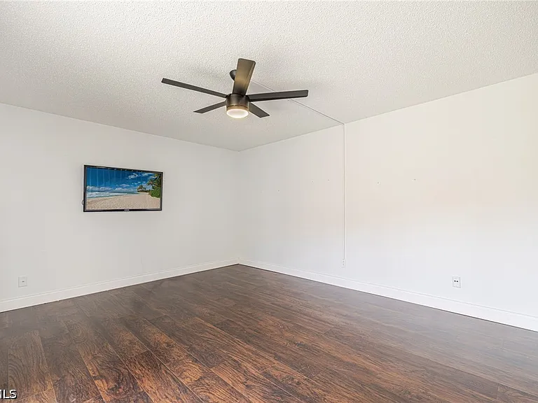 1418 Park Shore Cir #3 — Photo 8