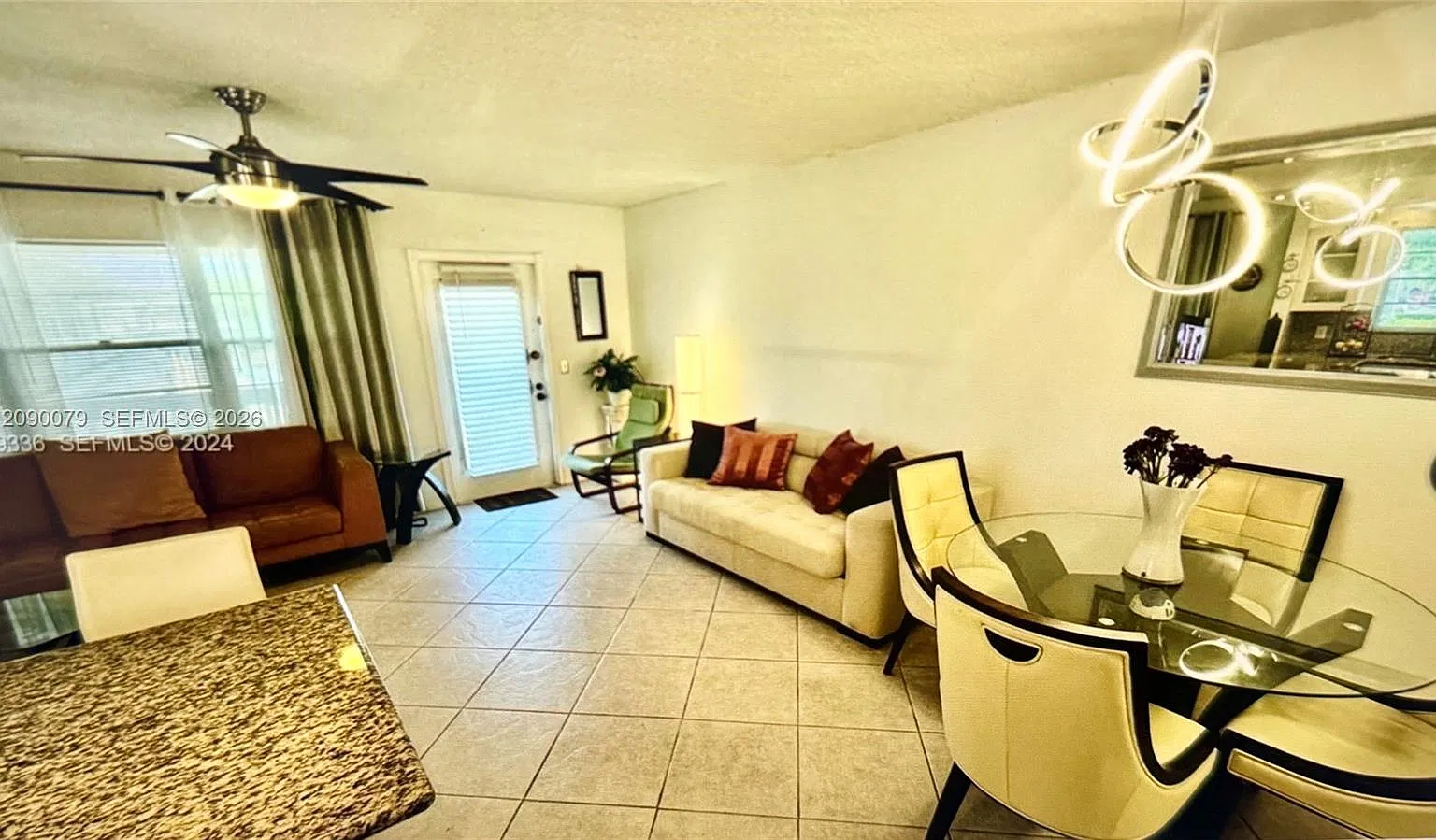 Westbury E Condo — Photo 3