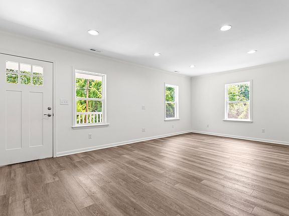 5th image of 320 Clay St