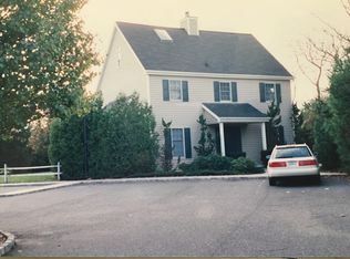 27 Mitchell Rd APT 1, Westhampton Beach, NY 11978